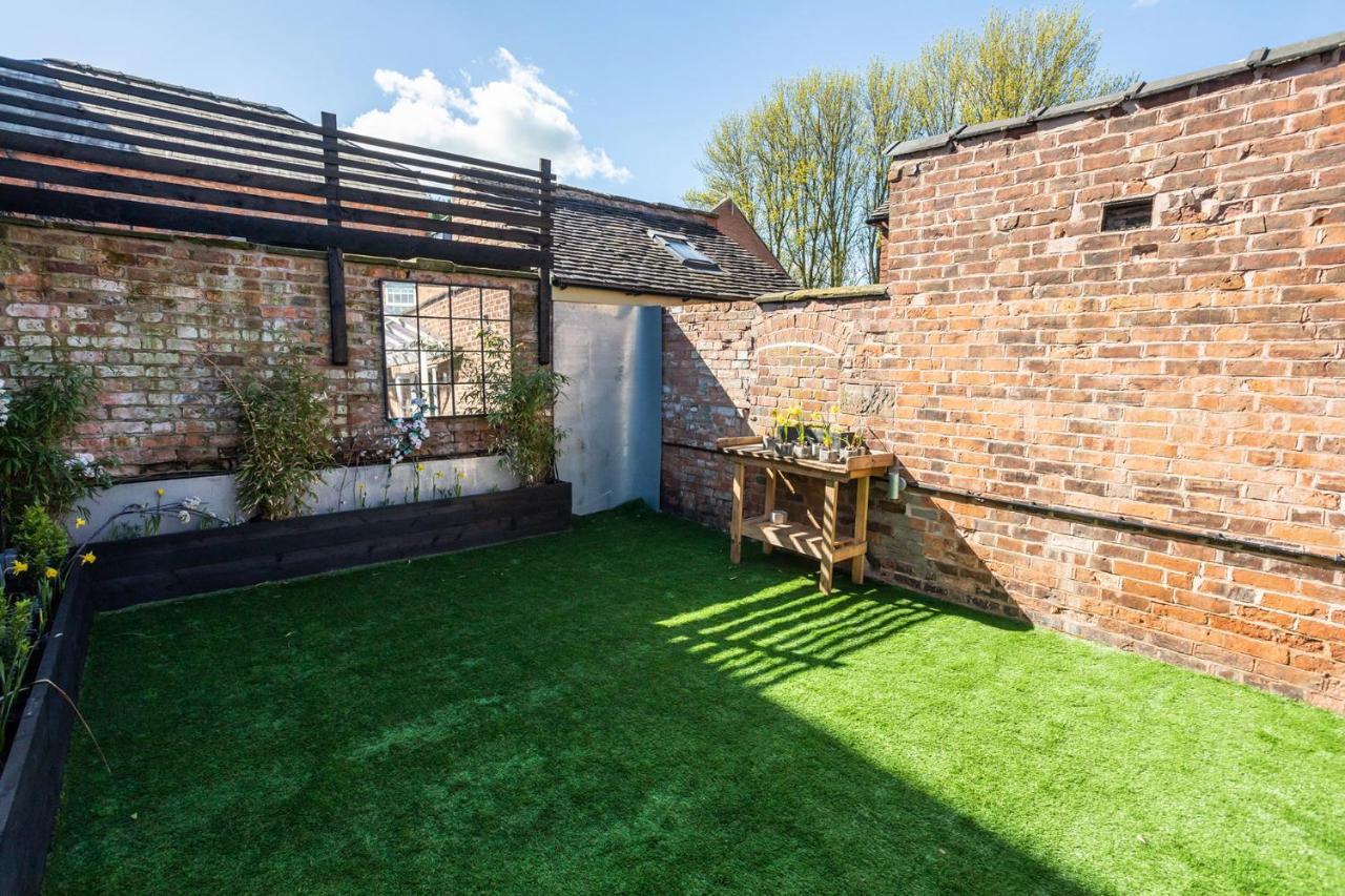 The Walled Garden At Cheshire Boutique Bathhouse Nantwich Bagian luar foto